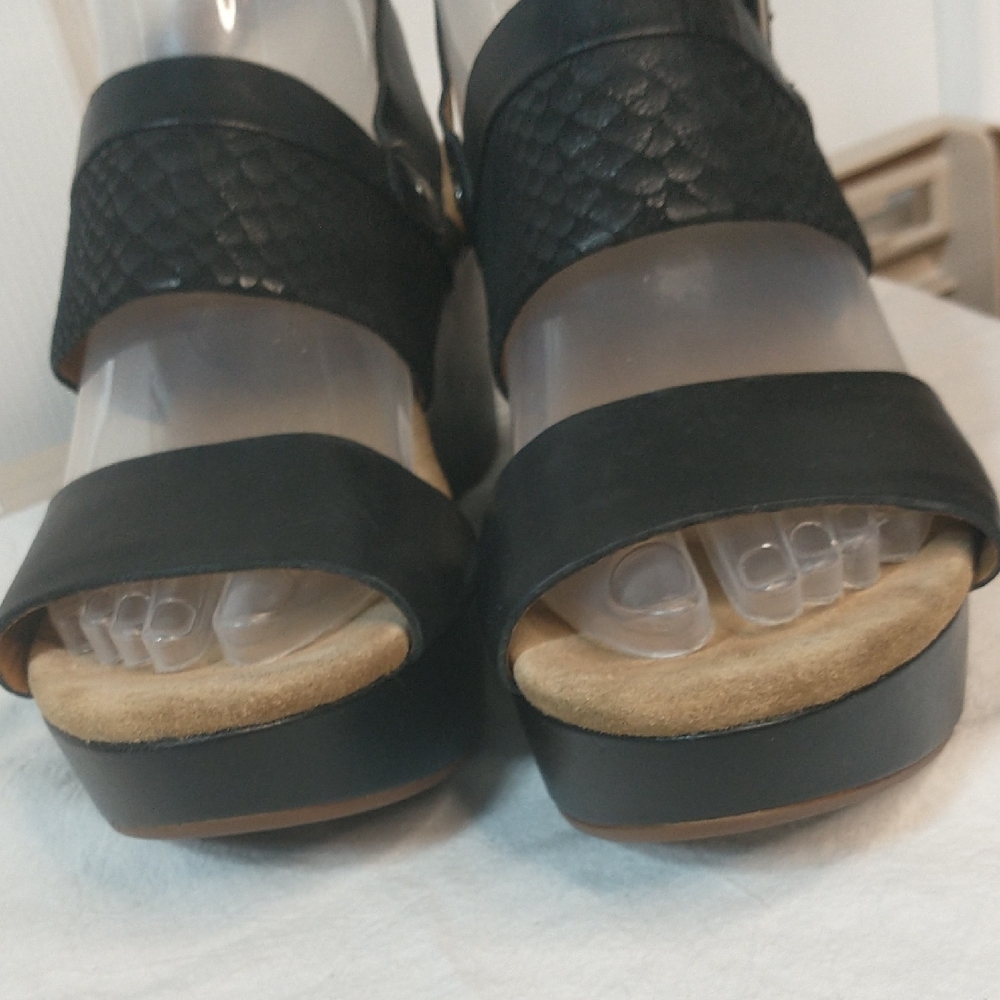 Clarks Artisan Black Leather Wedge Sandals SZ 8. Excellent Pre loved Condition. - Picture 6 of 10